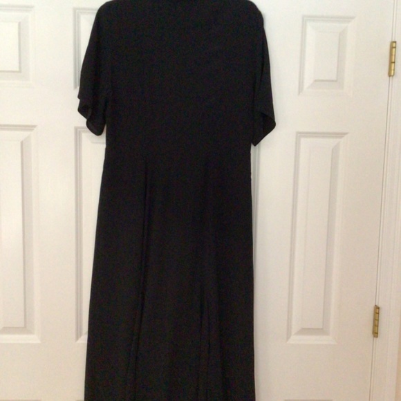 Zara maxi dress in navy blue. Flowy material with gored hem. Size medium. - Picture 6 of 7